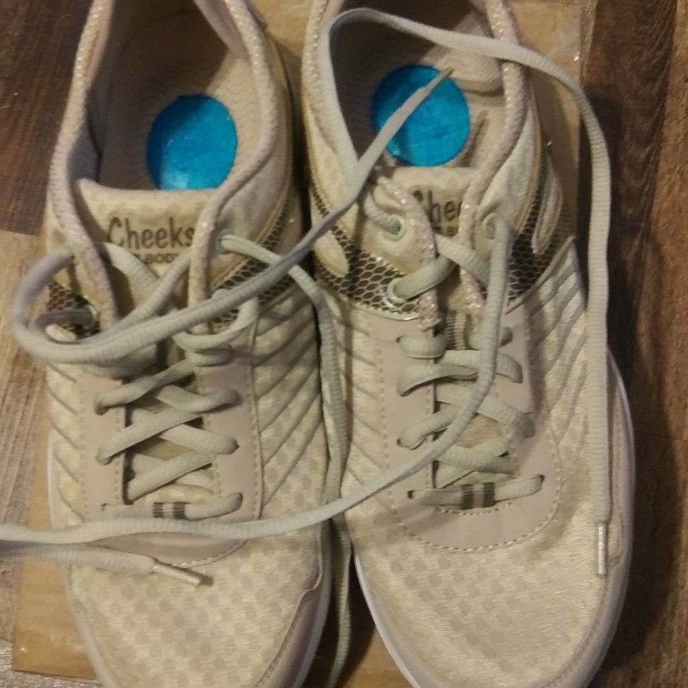 Tony Little Cheeks Fit Body Sport Shoes, 9.5, lace up, energy pad in heel, tan